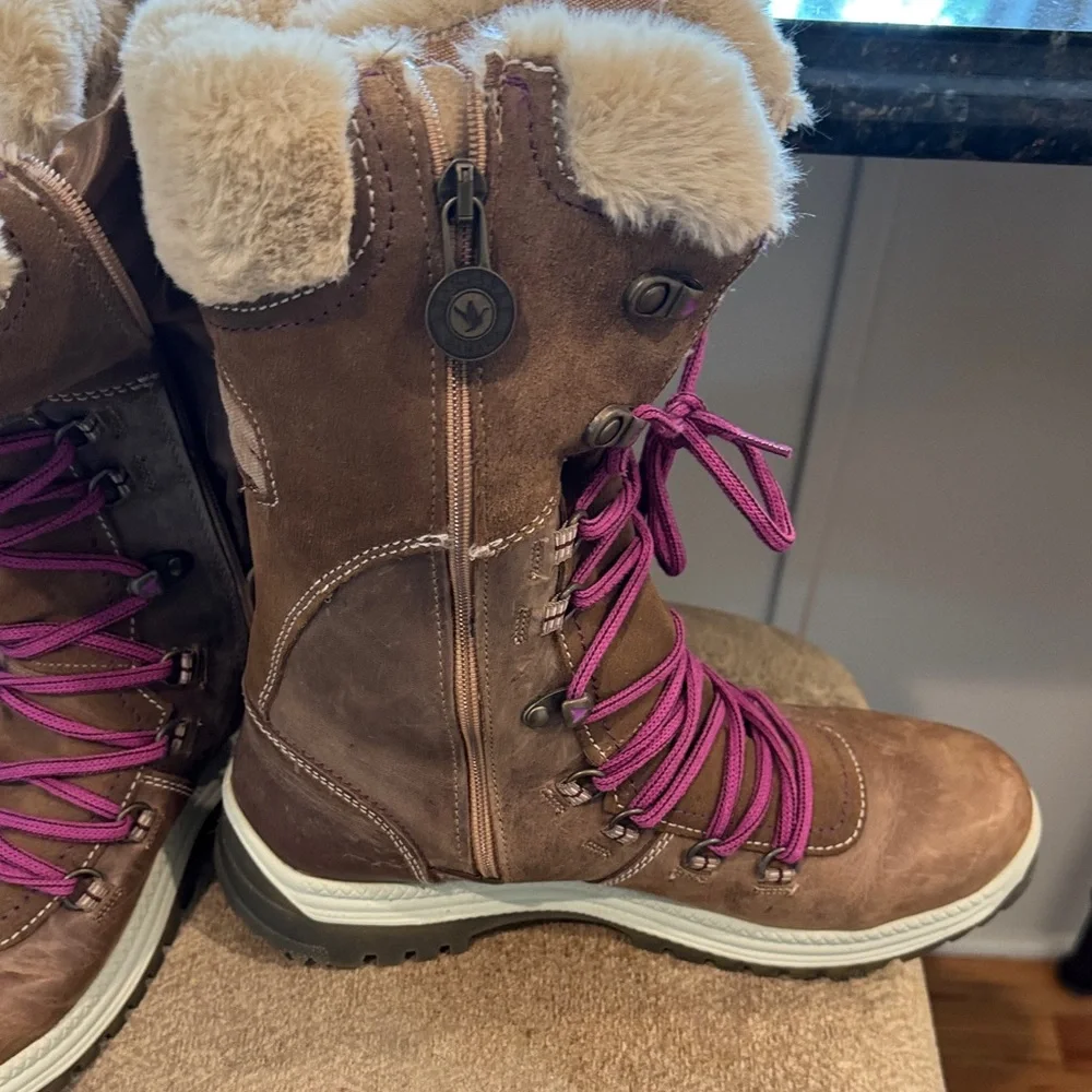 Santana Canada Brown Winter Boots with Pink Laces - Picture 7 of 7